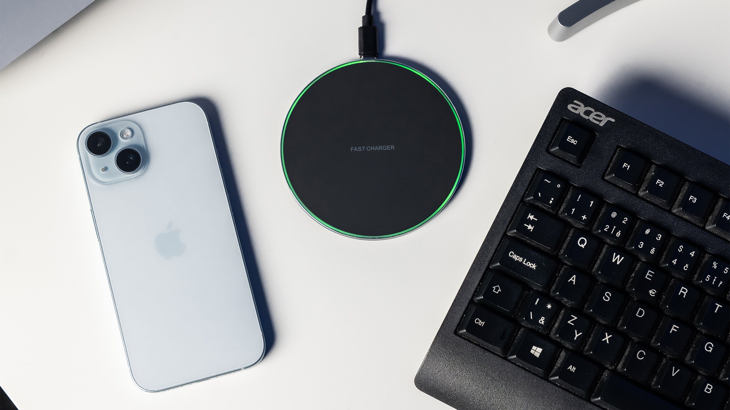 bezdratova-rychlonabijecka-pro-smartphone-30w-pp-1